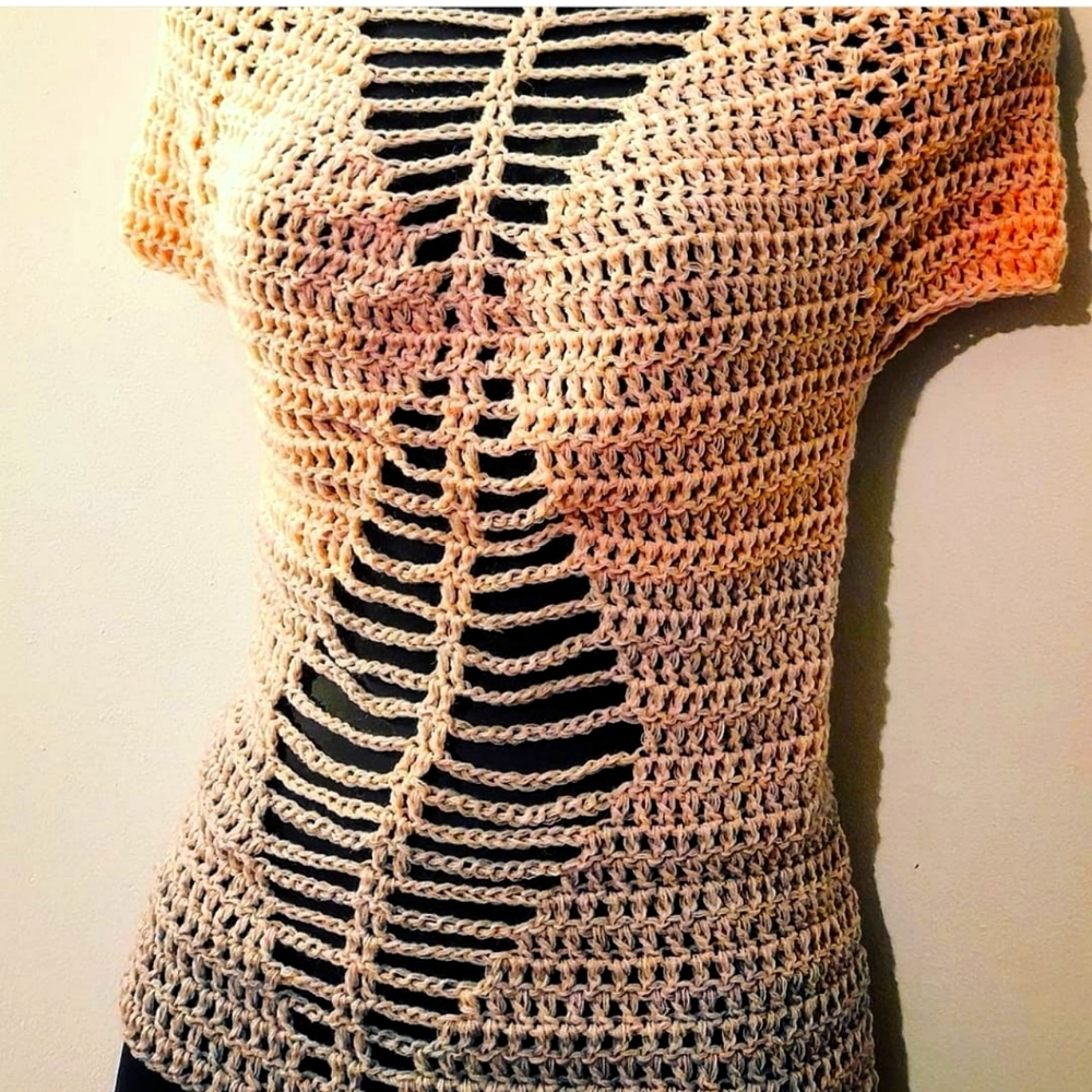 Sz m/l  Ombre open knit top